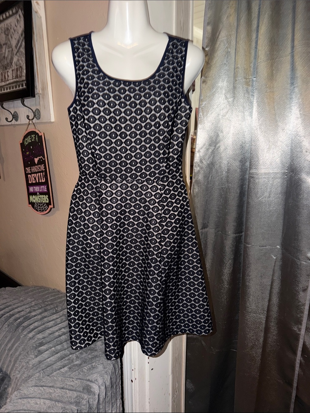 Gorgeous Lightweight Sleeveless Navy and White Patterned A-Line Dress size 6